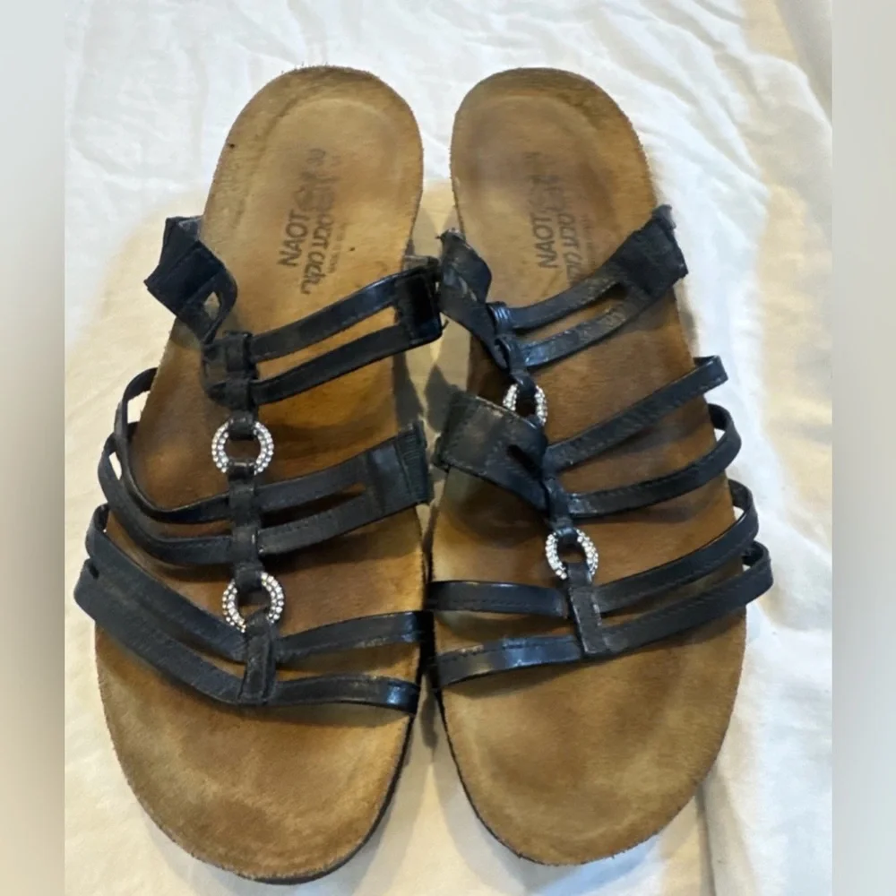 Naot Womens 8 Metallic Strappy Leather Sandals Size 39 Rhinestone rings Black